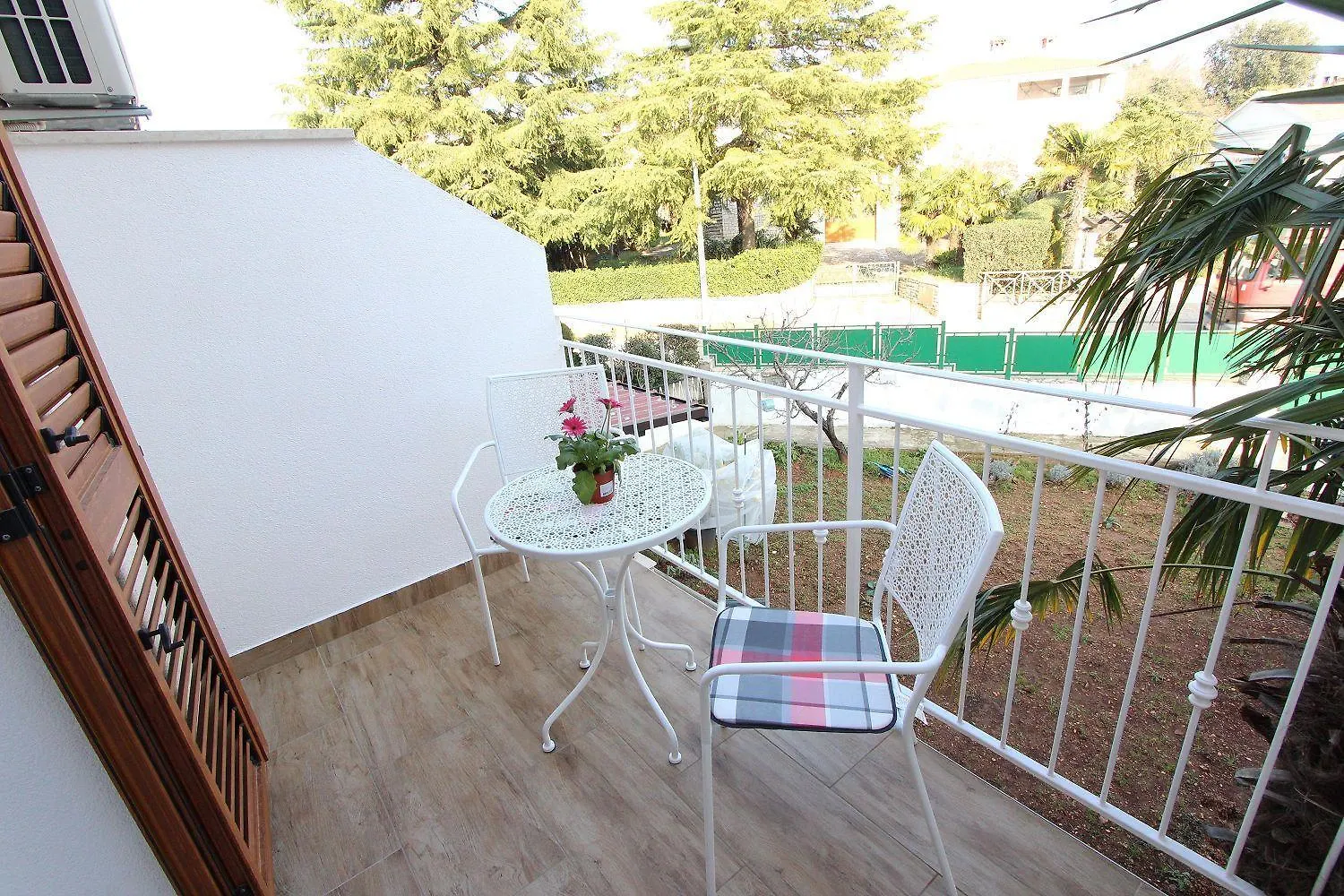 Bezauberndes Apartment Nur 190 Meter Zum Strand Mit 2 Klimaanlagen Rovinj 0*,